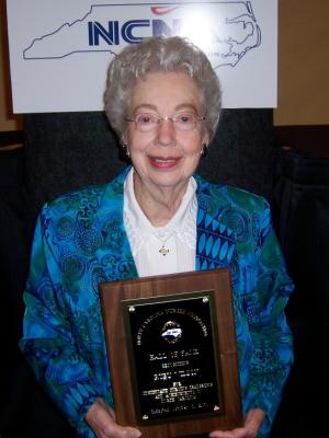 Ruby Wilson receiving the North Carolina Nurses Association Hall of Fame Award